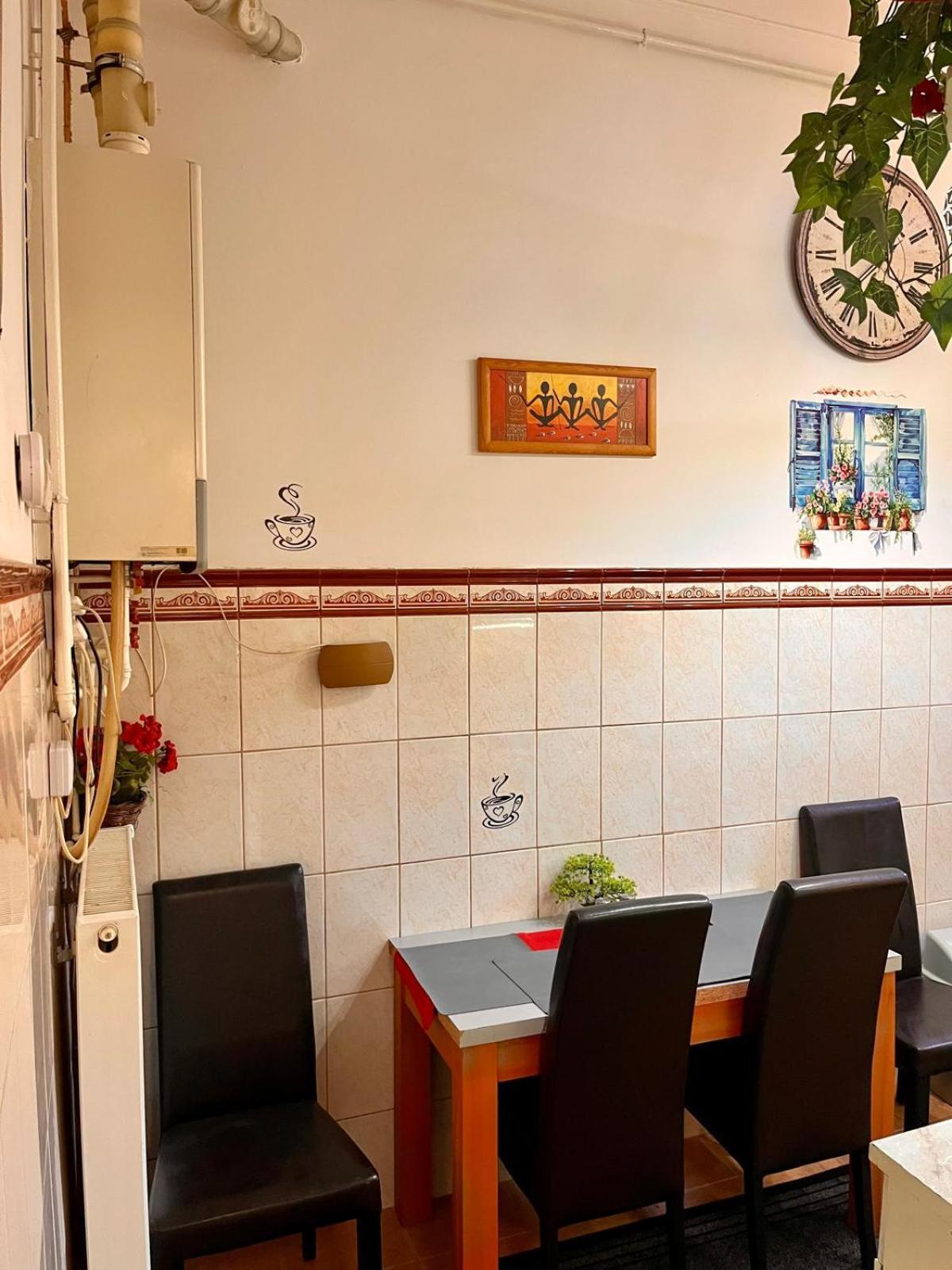 Kalvaria With Balcony, Free Parking And Ac Boedapest Buitenkant foto