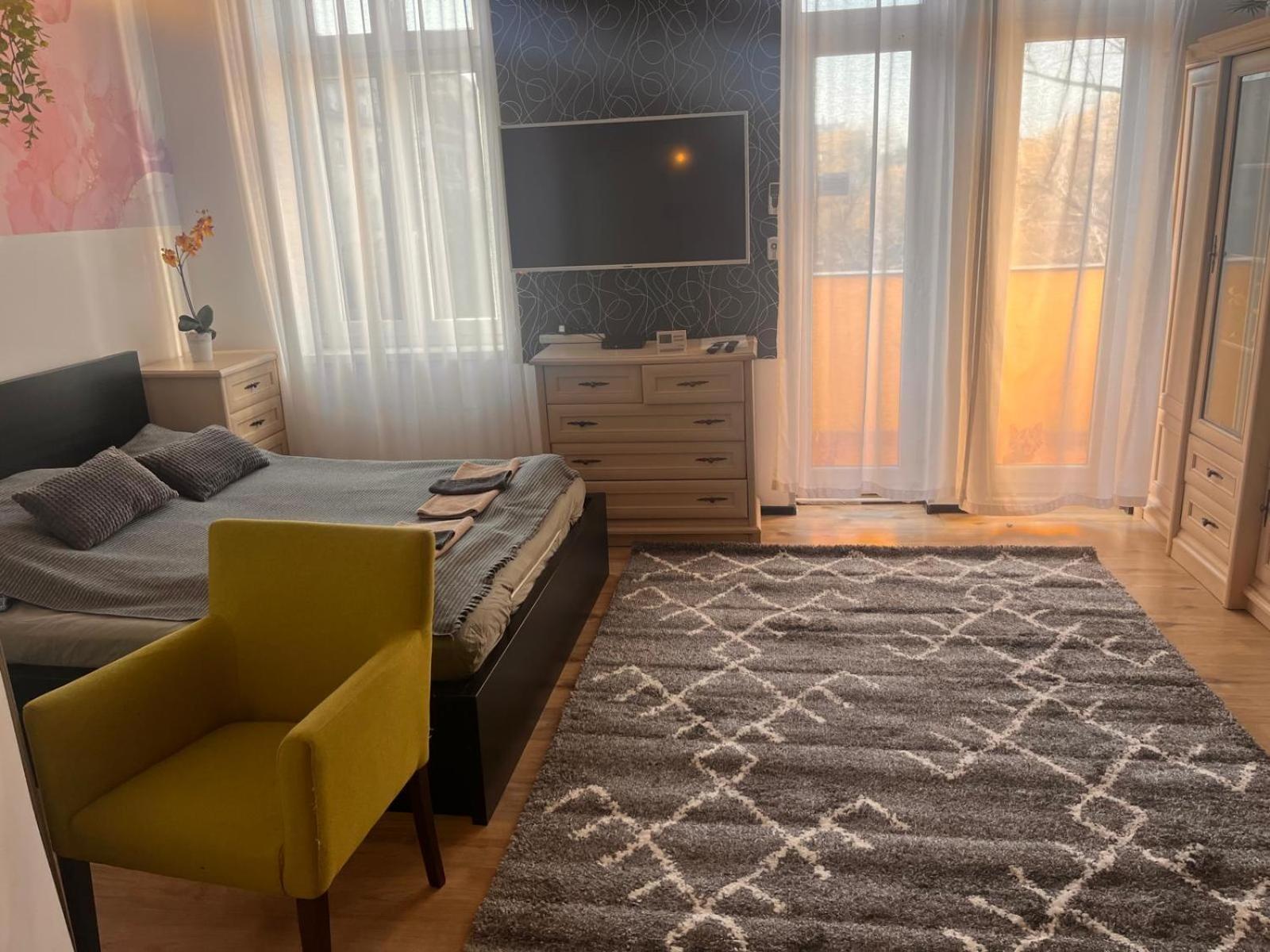 Kalvaria With Balcony, Free Parking And Ac Boedapest Buitenkant foto
